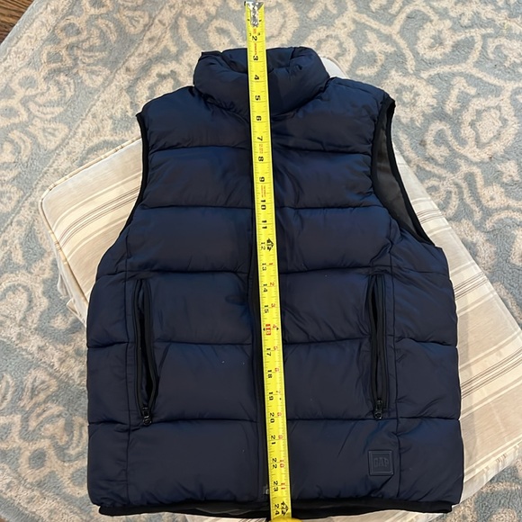 Like new Gap puffer vest navy size large with measurements - Picture 4 of 5